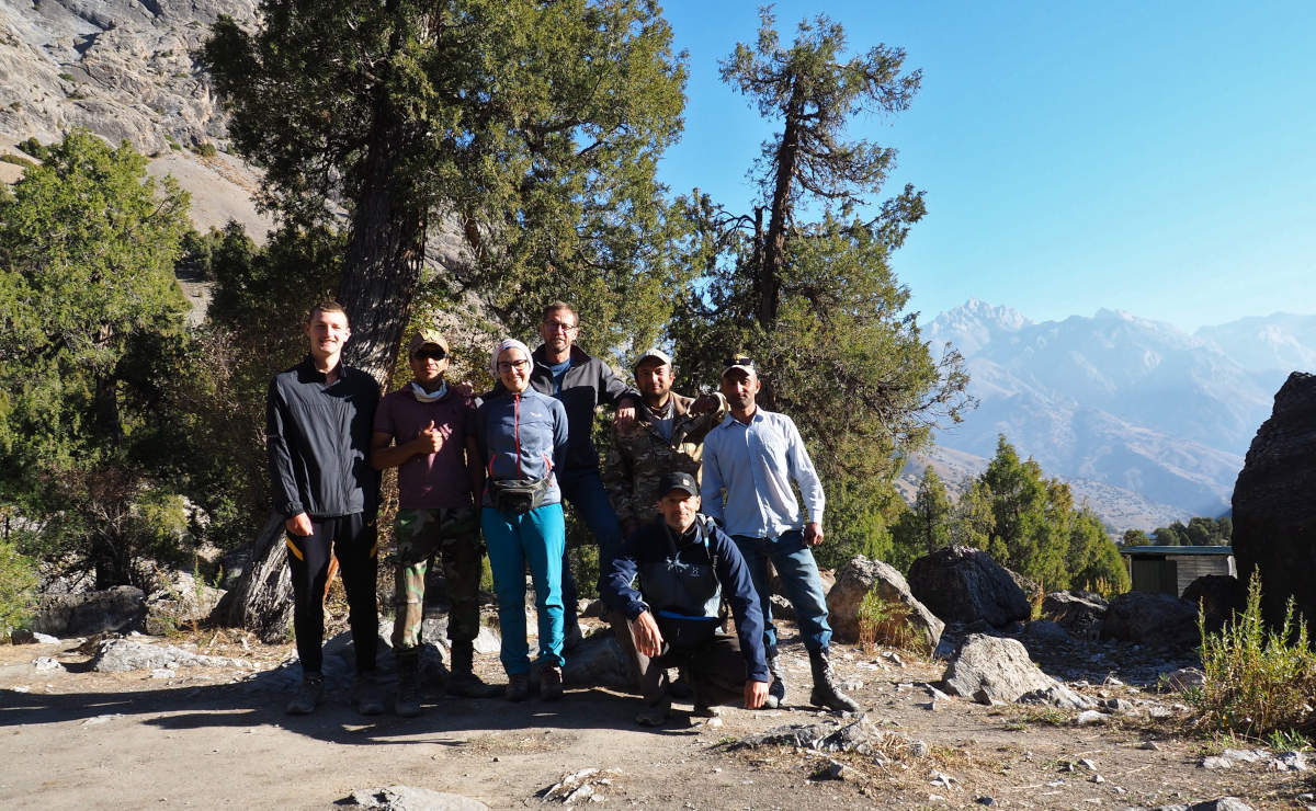 Group picture of hikers and guides