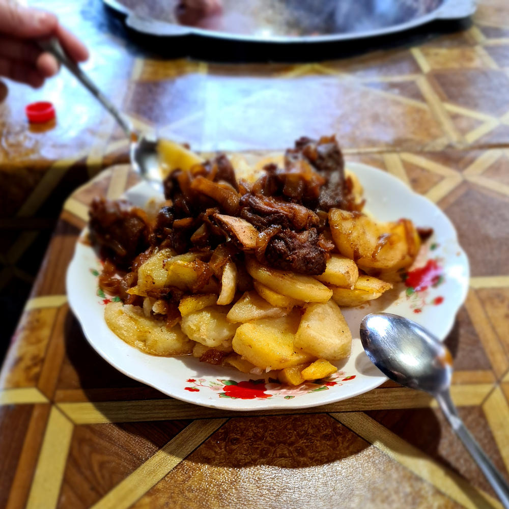 Plate of meat (gusht) with fried potatoes
