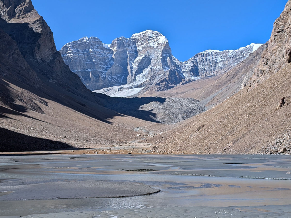 Kishtijarob River meanders away from Engels Peak